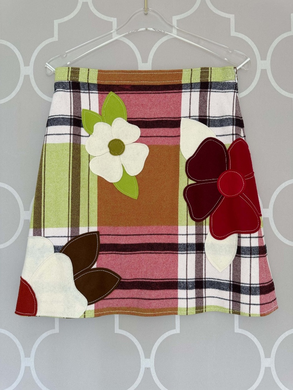 Moschino Plaid Wool Mini Skirt Floral Felt Appliqué Made in Italy Size US 8 - Picture 2 of 10